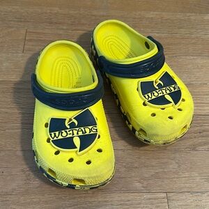 Kids Wu Tang Crocs 🐝